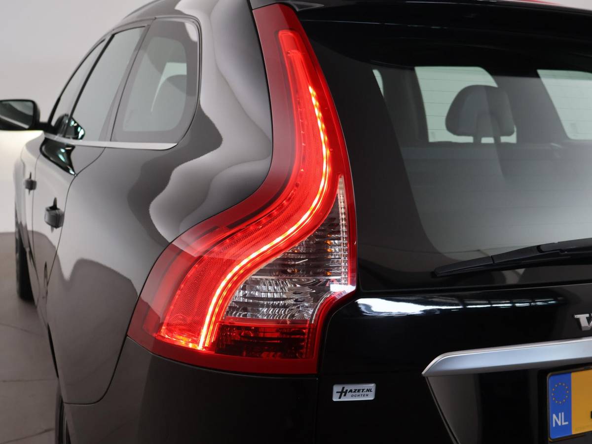 Volvo XC60 Volvo XC60 2.0 T5 245 PK R-DESIGN + LEDER | PANORAMA | AFN. TREKHAAK | 20 INCH LMV | CAMERA | STOEL/STUURVERW.