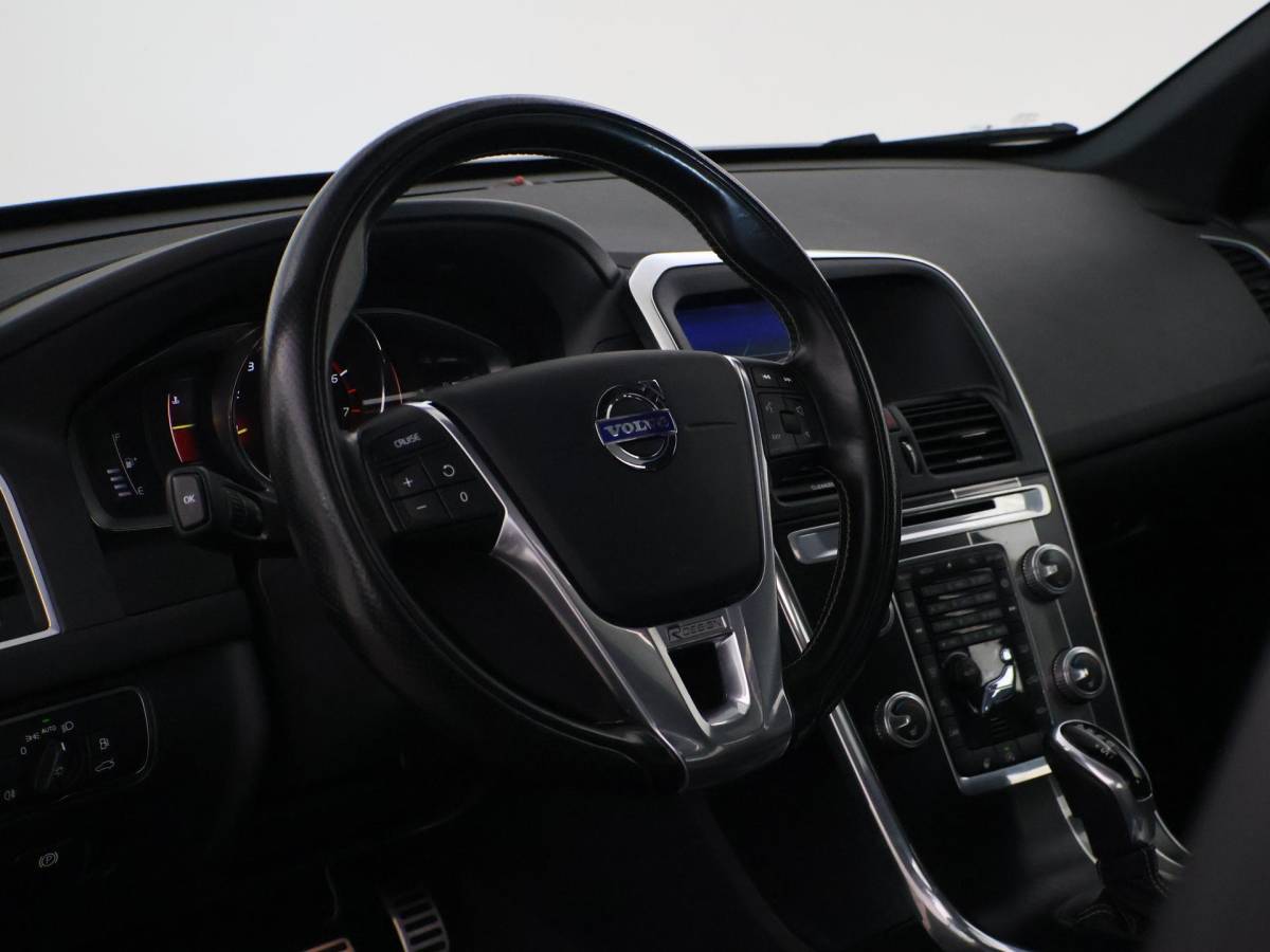 Volvo XC60 Volvo XC60 2.0 T5 245 PK R-DESIGN + LEDER | PANORAMA | AFN. TREKHAAK | 20 INCH LMV | CAMERA | STOEL/STUURVERW.
