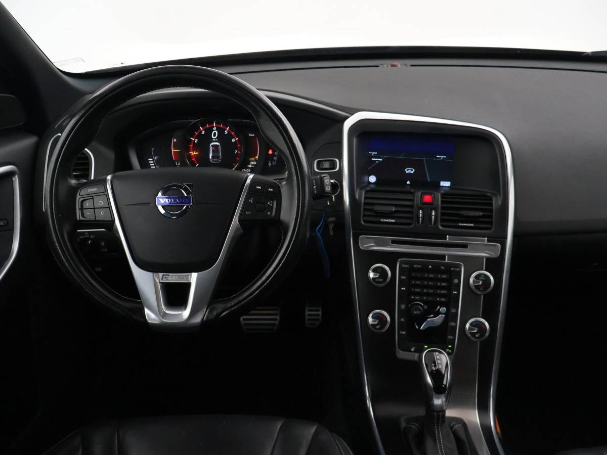 Volvo XC60 Volvo XC60 2.0 T5 245 PK R-DESIGN + LEDER | PANORAMA | AFN. TREKHAAK | 20 INCH LMV | CAMERA | STOEL/STUURVERW.