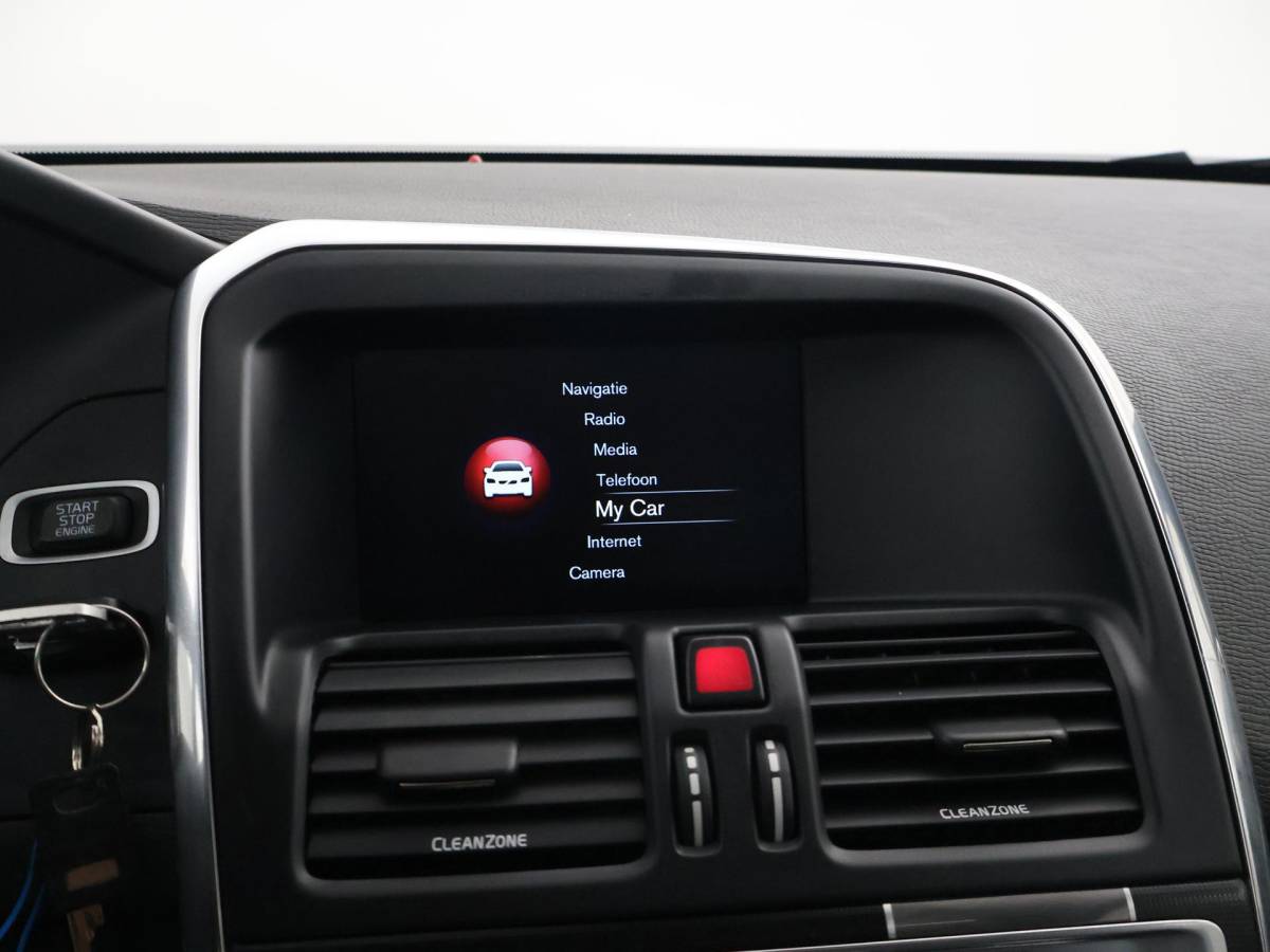 Volvo XC60 Volvo XC60 2.0 T5 245 PK R-DESIGN + LEDER | PANORAMA | AFN. TREKHAAK | 20 INCH LMV | CAMERA | STOEL/STUURVERW.
