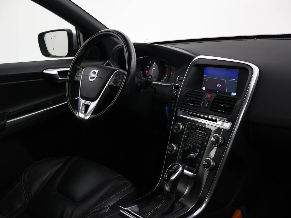 Volvo XC60 Volvo XC60 2.0 T5 245 PK R-DESIGN + LEDER | PANORAMA | AFN. TREKHAAK | 20 INCH LMV | CAMERA | STOEL/STUURVERW.