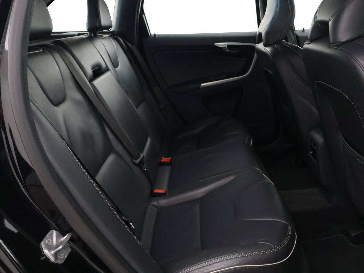 Volvo XC60 Volvo XC60 2.0 T5 245 PK R-DESIGN + LEDER | PANORAMA | AFN. TREKHAAK | 20 INCH LMV | CAMERA | STOEL/STUURVERW.