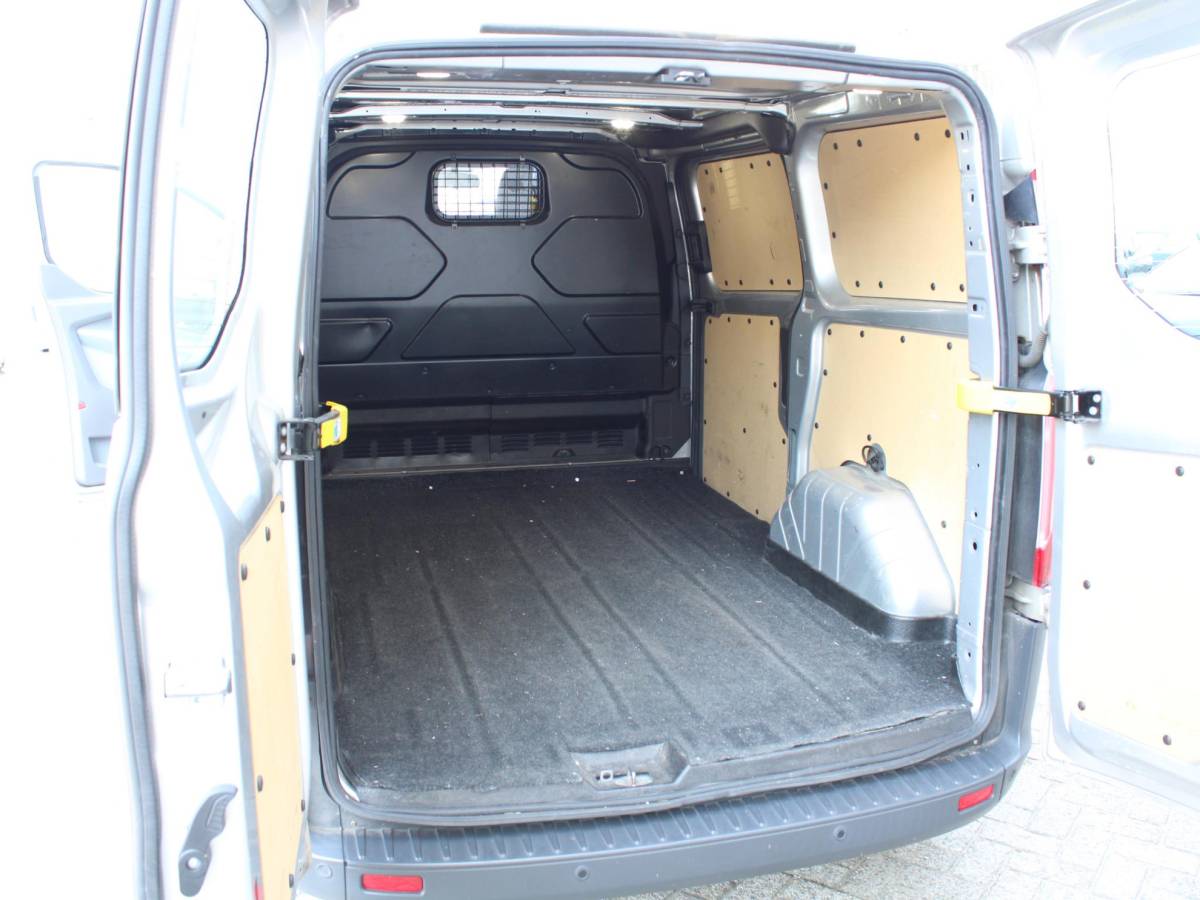 Ford Transit Custom Ford Transit Custom 270 2.2 TDCI L1H1 Trend | PARKEER SENSOREN VOOR & ACHTER | 12 MAAANDEN BOVAG GARANTIE |