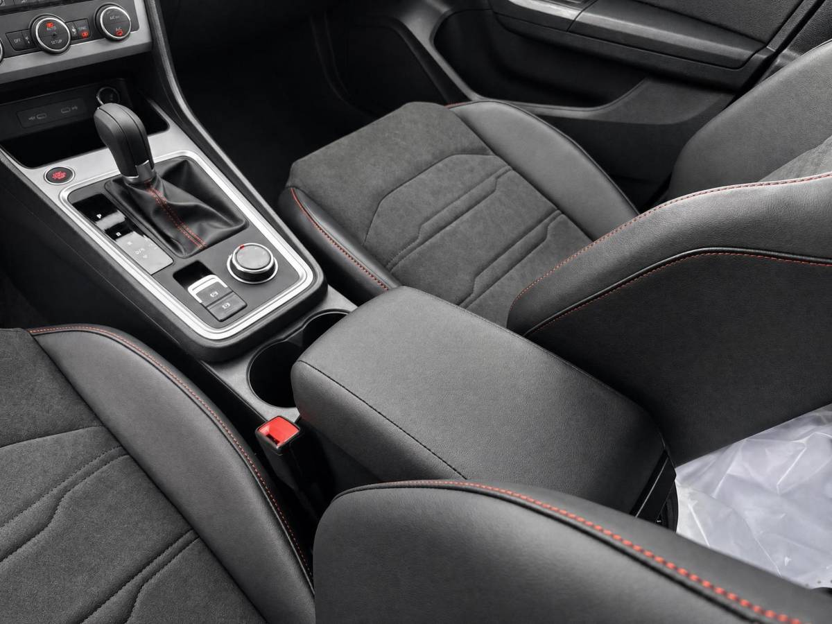 SEAT Ateca SEAT Ateca FR Business Intense 1.5 TSI 110 kW / 150 PK SUV 7 | Graphite Grey | Glossy Black Velgen | 5000,- Euro Korting!!