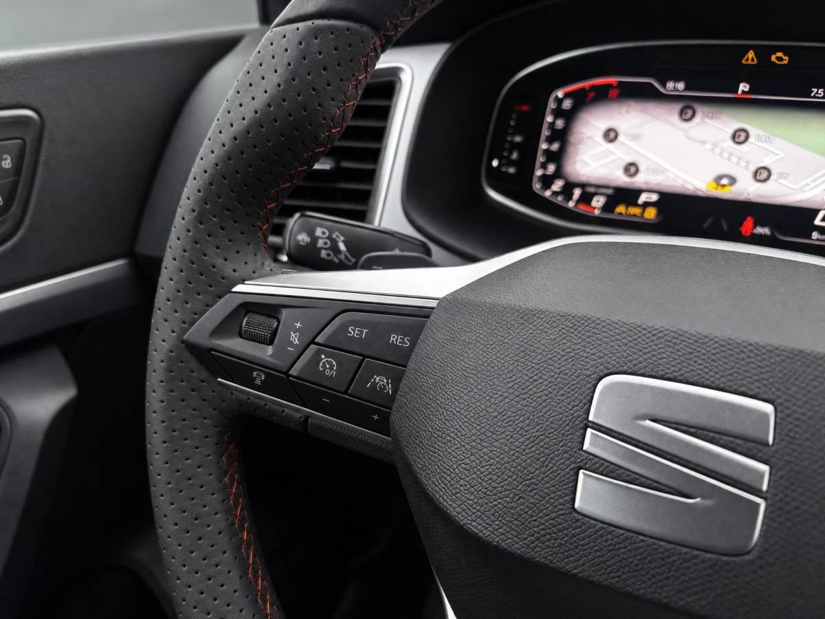 SEAT Ateca SEAT Ateca FR Business Intense 1.5 TSI 110 kW / 150 PK SUV 7 | Graphite Grey | Glossy Black Velgen | 5000,- Euro Korting!!