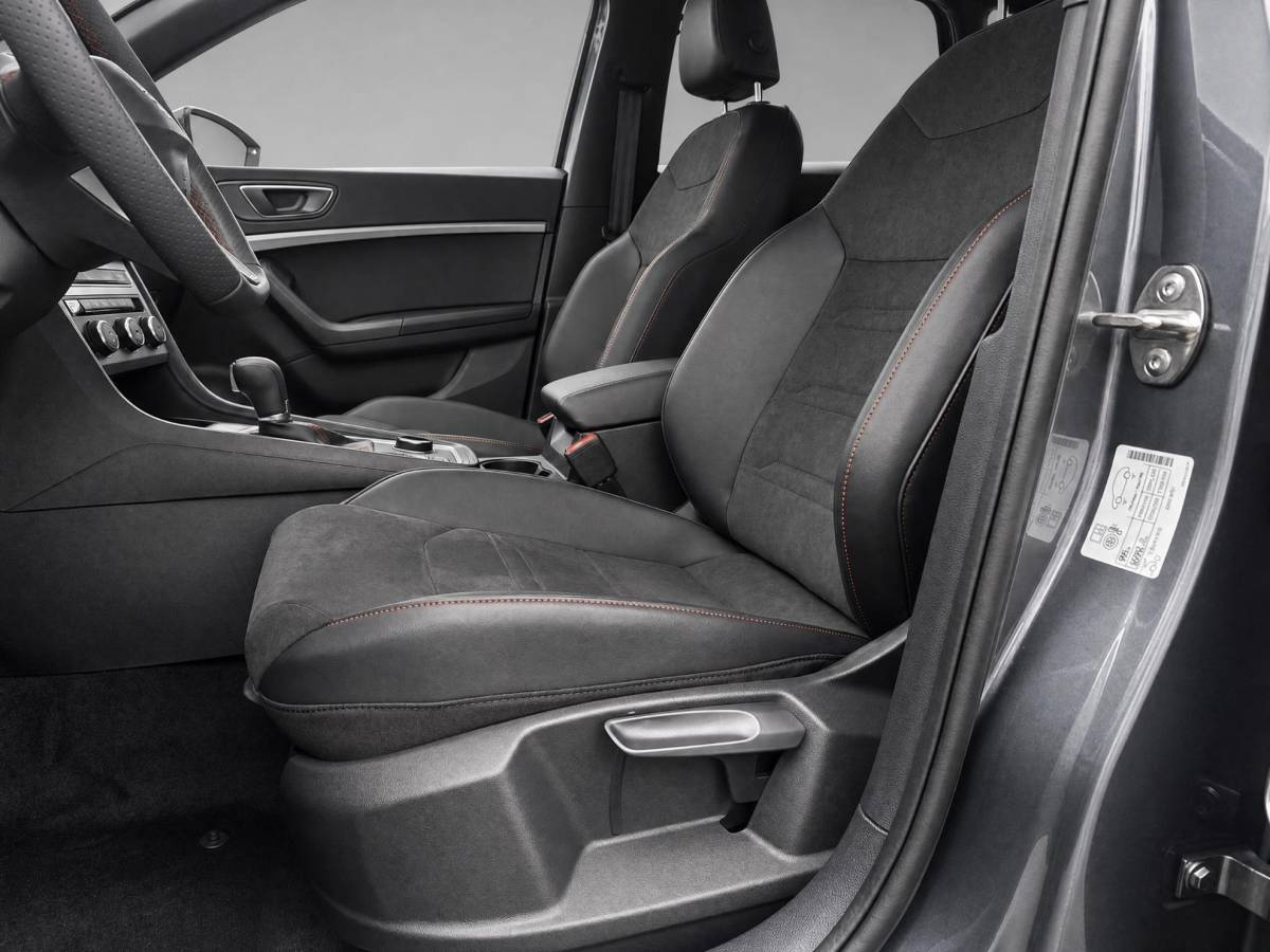 SEAT Ateca SEAT Ateca FR Business Intense 1.5 TSI 110 kW / 150 PK SUV 7 | Graphite Grey | Glossy Black Velgen | 5000,- Euro Korting!!