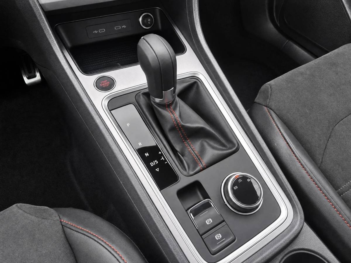 SEAT Ateca SEAT Ateca FR Business Intense 1.5 TSI 110 kW / 150 PK SUV 7 | Graphite Grey | Glossy Black Velgen | 5000,- Euro Korting!!