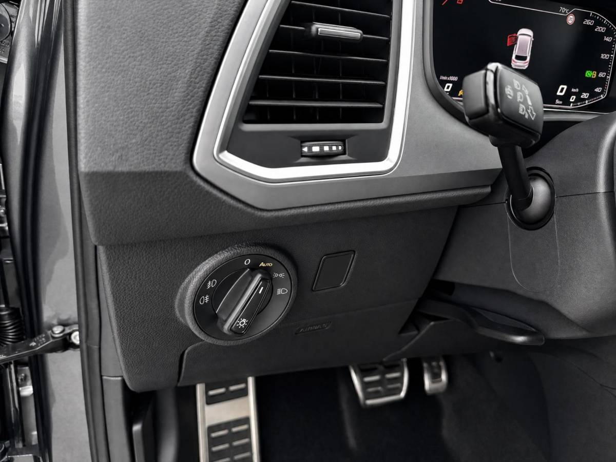SEAT Ateca SEAT Ateca FR Business Intense 1.5 TSI 110 kW / 150 PK SUV 7 | Graphite Grey | Glossy Black Velgen | 5000,- Euro Korting!!