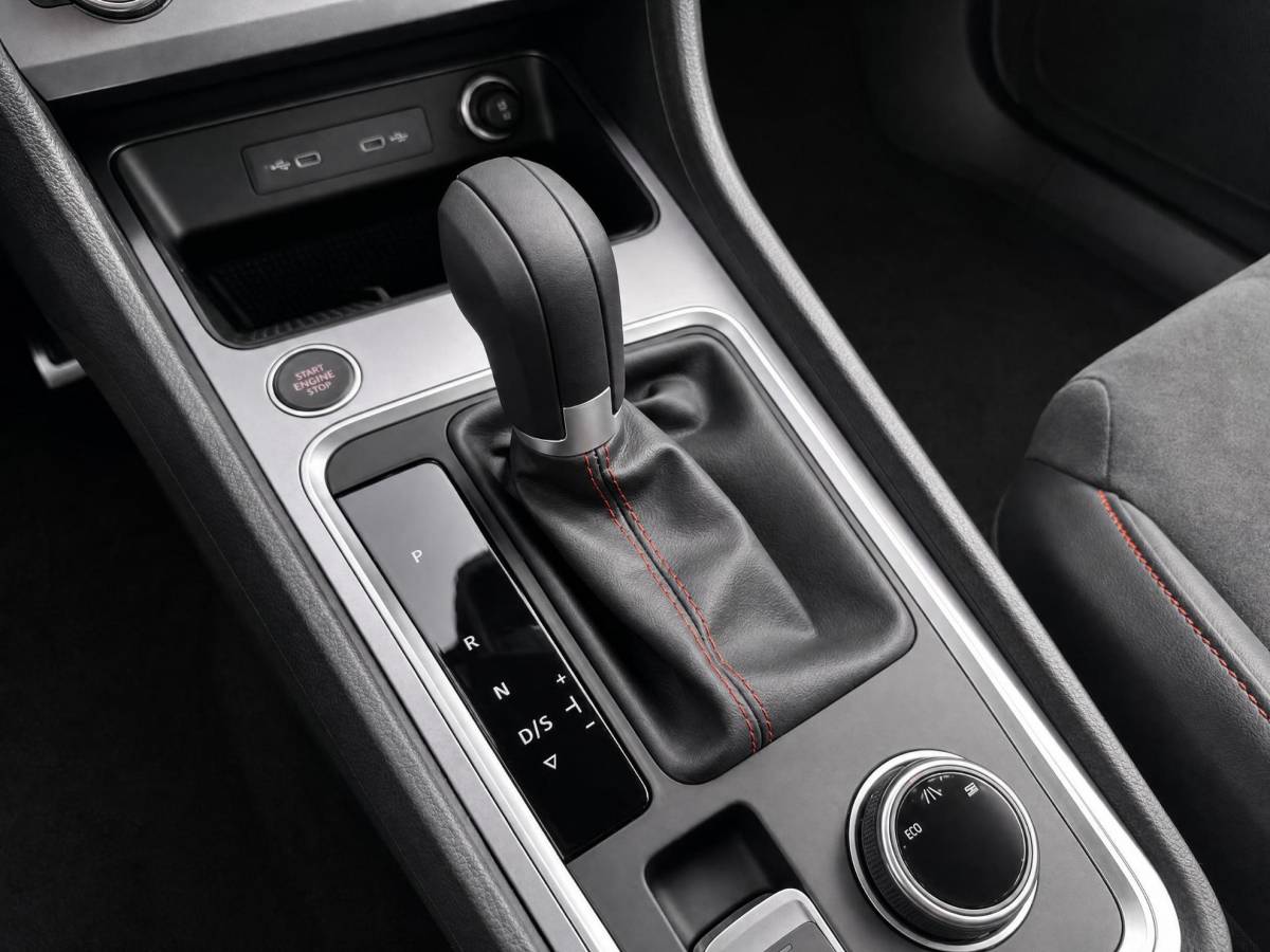SEAT Ateca SEAT Ateca FR Business Intense 1.5 TSI 110 kW / 150 PK SUV 7 7 versn. DSG | Metallic Lak | 19” Velgen | 5000,- Euro herwaardering!!