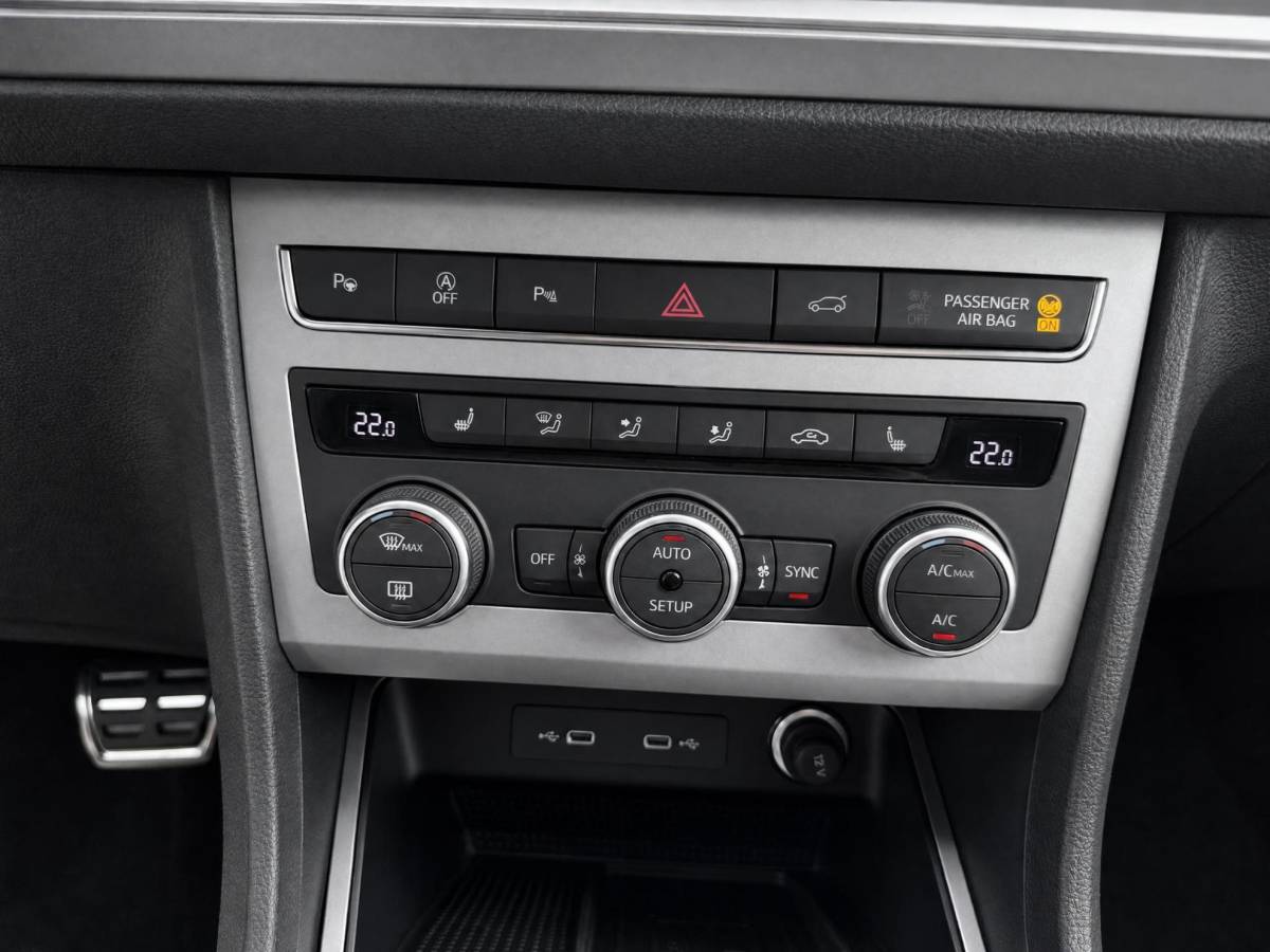SEAT Ateca SEAT Ateca FR Business Intense 1.5 TSI 110 kW / 150 PK SUV 7 7 versn. DSG | Metallic Lak | 19” Velgen | 5000,- Euro herwaardering!!