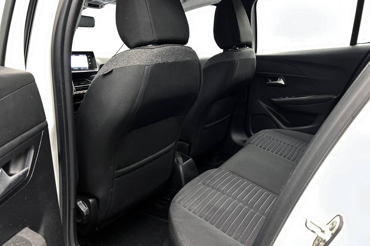 Peugeot 208 Peugeot 208 1.2 PureTech | LED | Airco | Navigatie | Apple Carplay