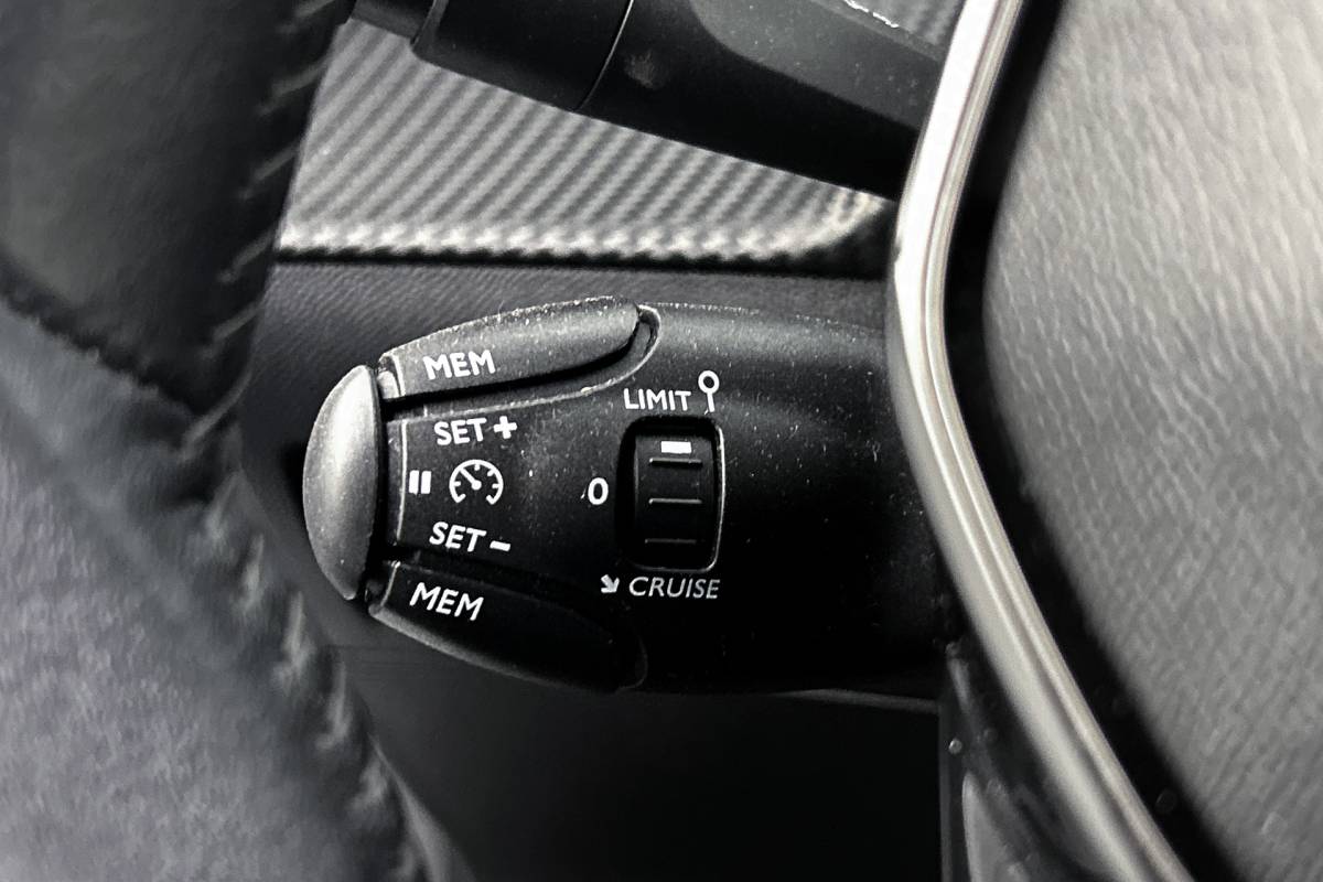 Peugeot 208 Peugeot 208 1.2 PureTech | LED | Airco | Navigatie | Apple Carplay