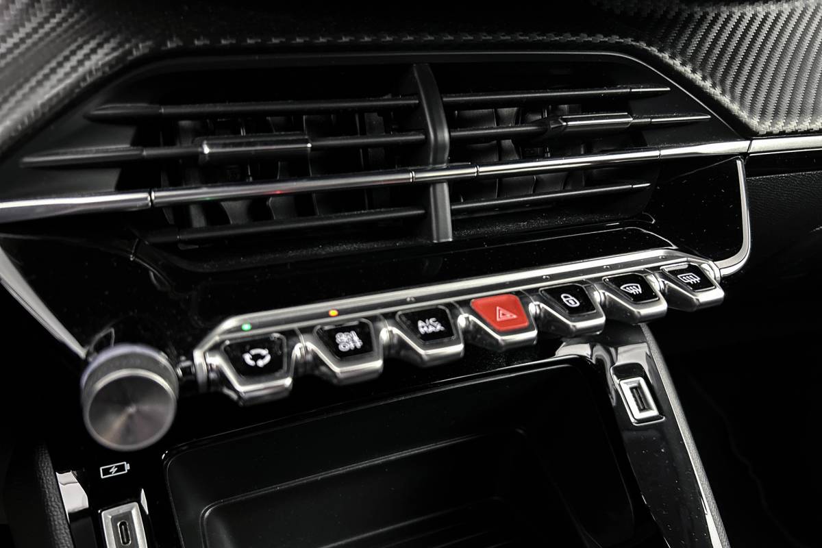 Peugeot 208 Peugeot 208 1.2 PureTech | LED | Airco | Navigatie | Apple Carplay
