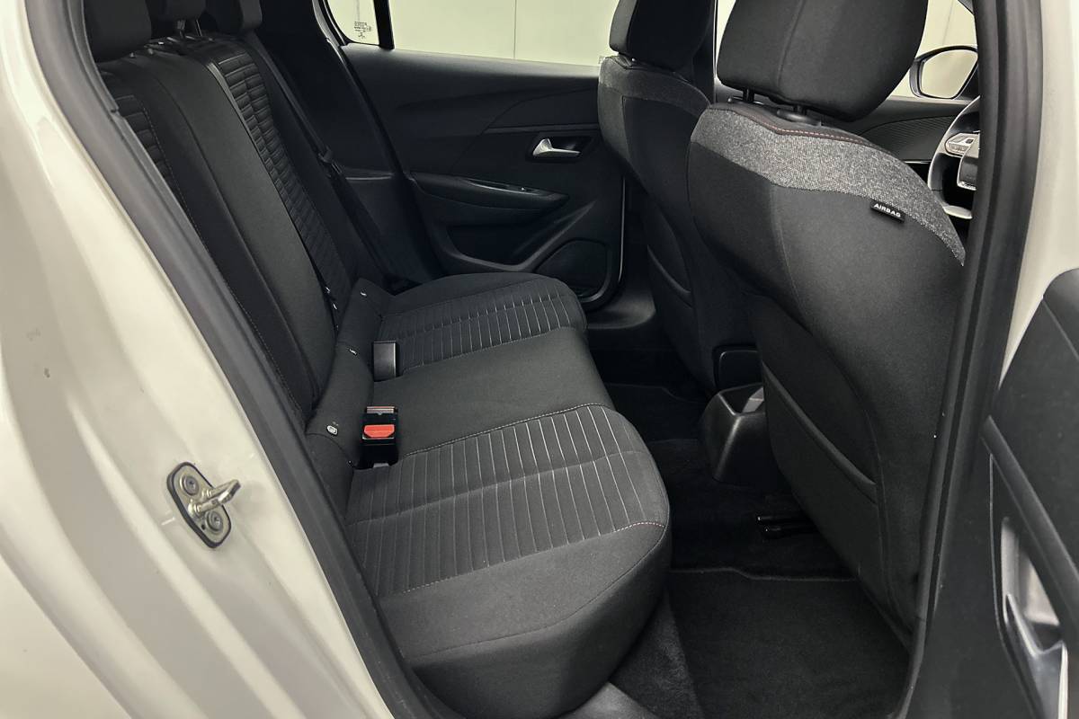 Peugeot 208 Peugeot 208 1.2 PureTech | LED | Airco | Navigatie | Apple Carplay