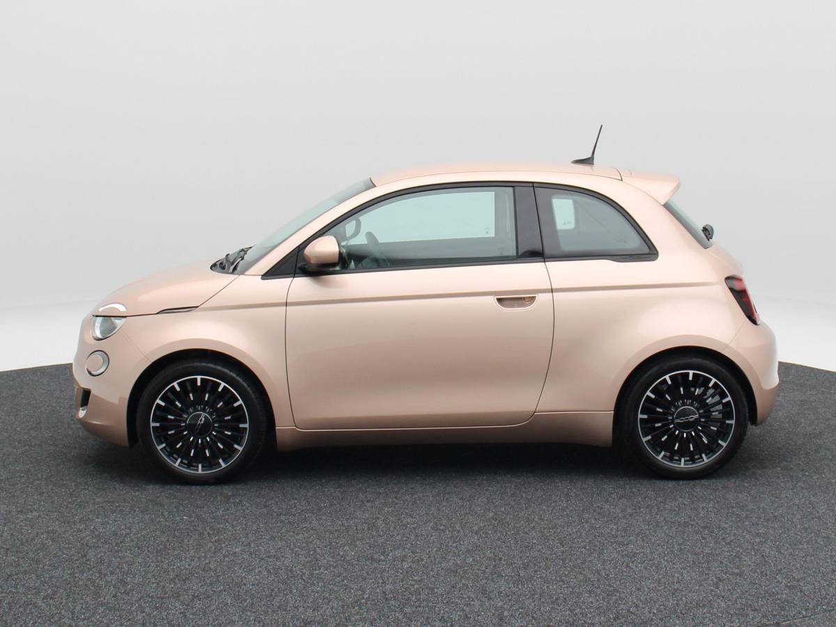 Fiat 500 Fiat 500 3+1 Icon 42 kWh | Navigatie | Climate Controle | 17 Inch | Parkeersensoren | Bluetooth | 40.959 Km!!