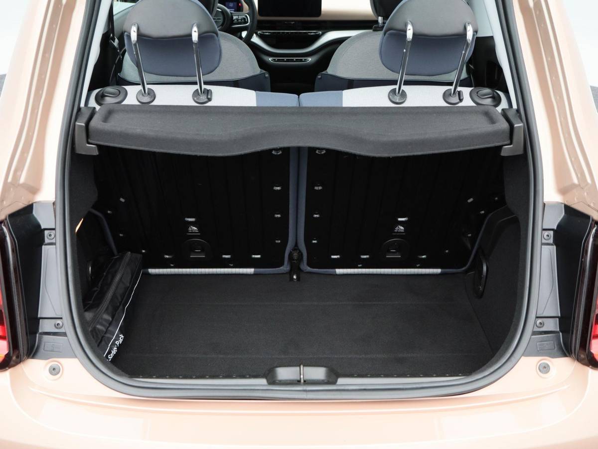 Fiat 500 Fiat 500 3+1 Icon 42 kWh | Navigatie | Climate Controle | 17 Inch | Parkeersensoren | Bluetooth | 40.959 Km!!