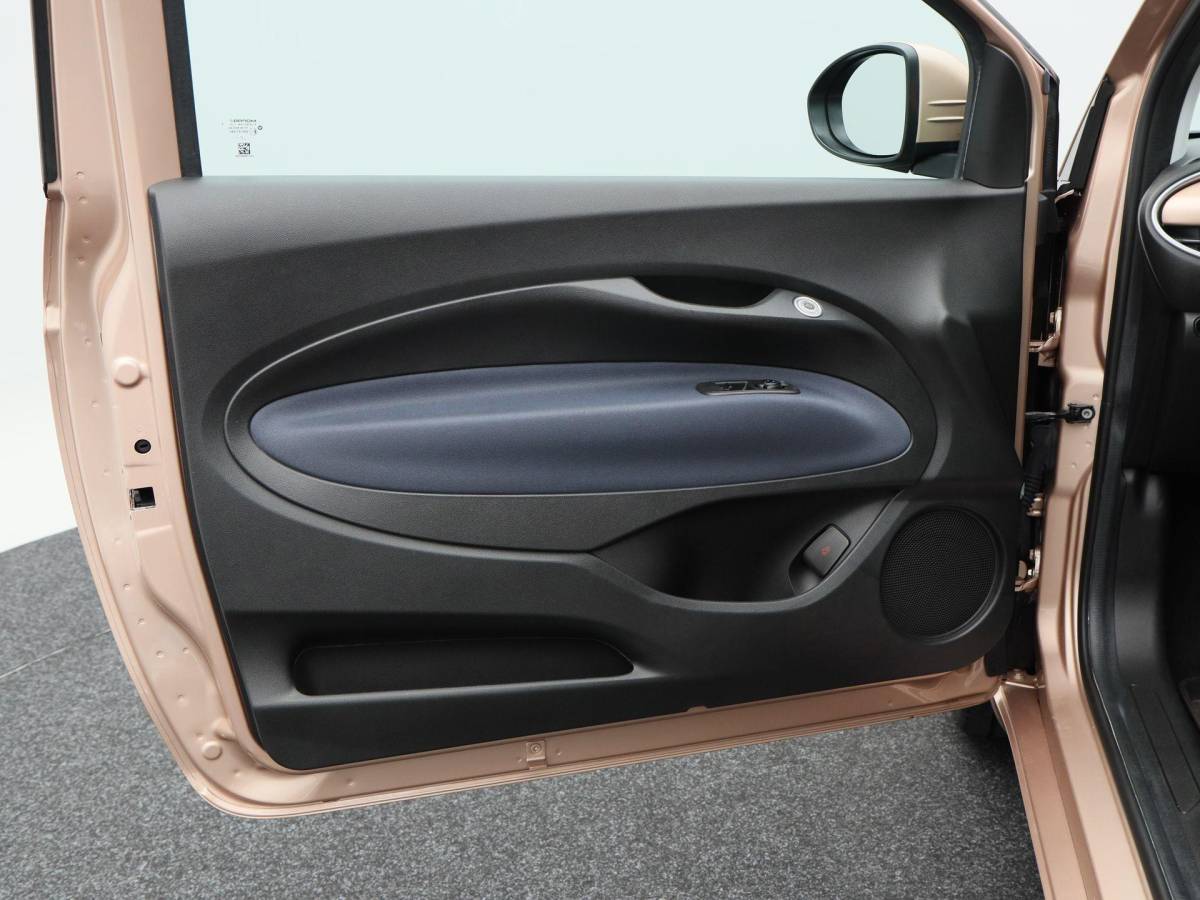 Fiat 500 Fiat 500 3+1 Icon 42 kWh | Navigatie | Climate Controle | 17 Inch | Parkeersensoren | Bluetooth | 40.959 Km!!