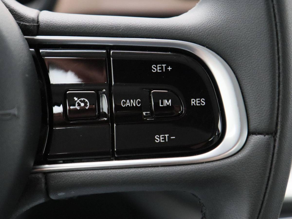 Fiat 500 Fiat 500 3+1 Icon 42 kWh | Navigatie | Climate Controle | 17 Inch | Parkeersensoren | Bluetooth | 40.959 Km!!