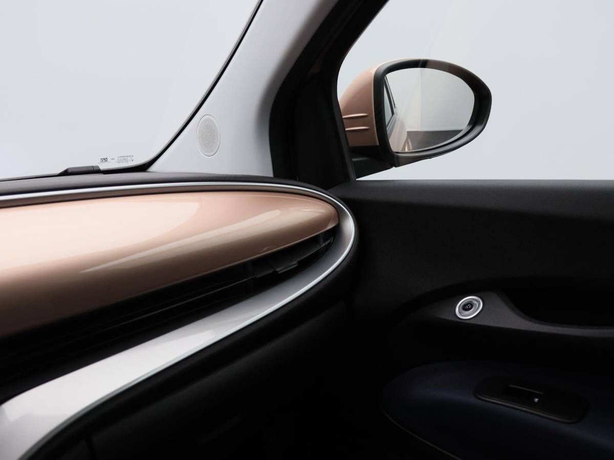 Fiat 500 Fiat 500 3+1 Icon 42 kWh | Navigatie | Climate Controle | 17 Inch | Parkeersensoren | Bluetooth | 40.959 Km!!