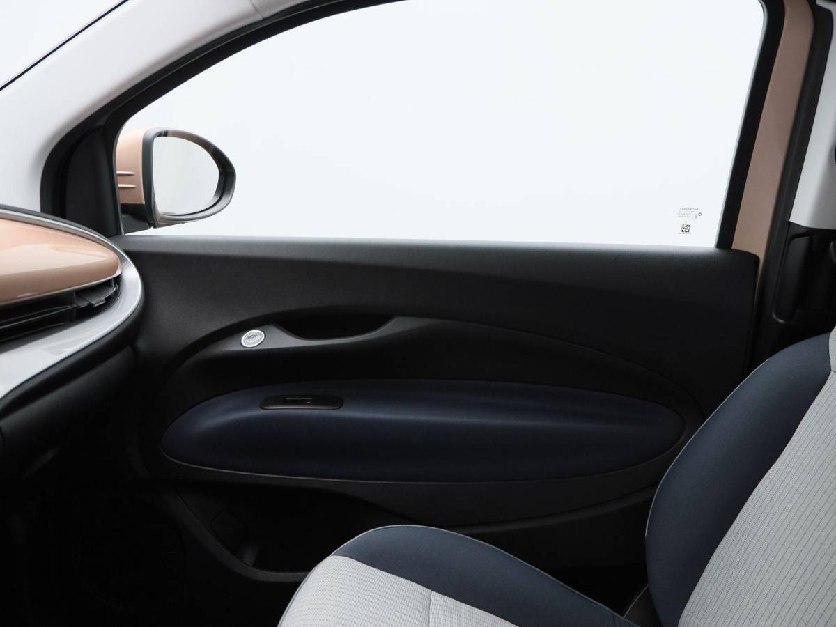 Fiat 500 Fiat 500 3+1 Icon 42 kWh | Navigatie | Climate Controle | 17 Inch | Parkeersensoren | Bluetooth | 40.959 Km!!