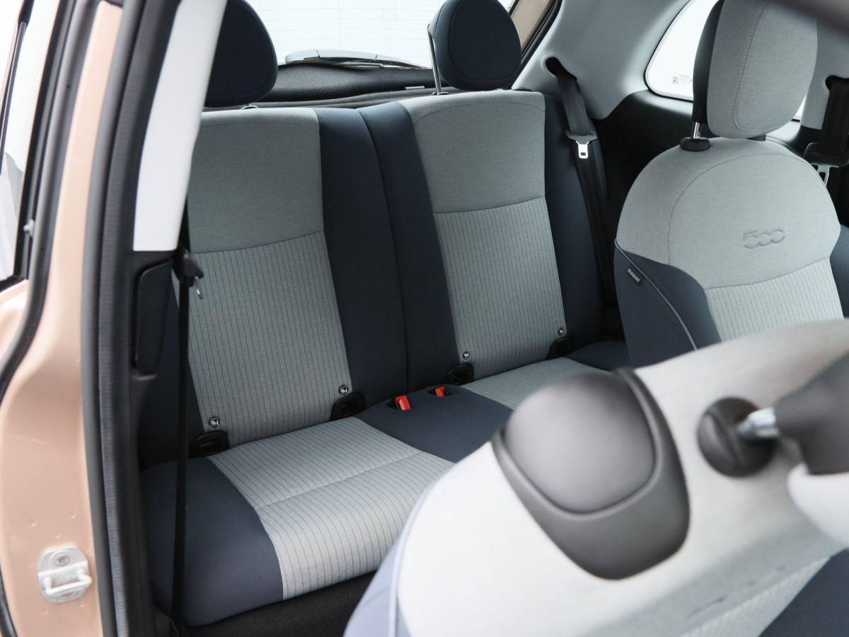 Fiat 500 Fiat 500 3+1 Icon 42 kWh | Navigatie | Climate Controle | 17 Inch | Parkeersensoren | Bluetooth | 40.959 Km!!
