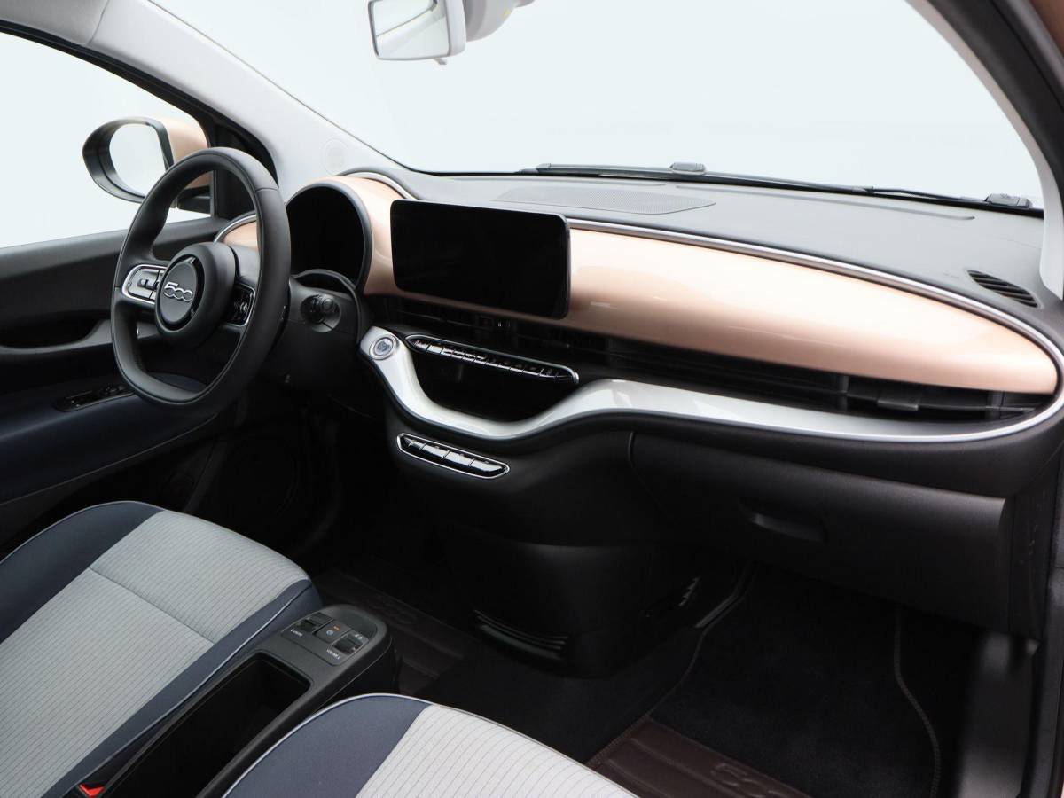 Fiat 500 Fiat 500 3+1 Icon 42 kWh | Navigatie | Climate Controle | 17 Inch | Parkeersensoren | Bluetooth | 40.959 Km!!