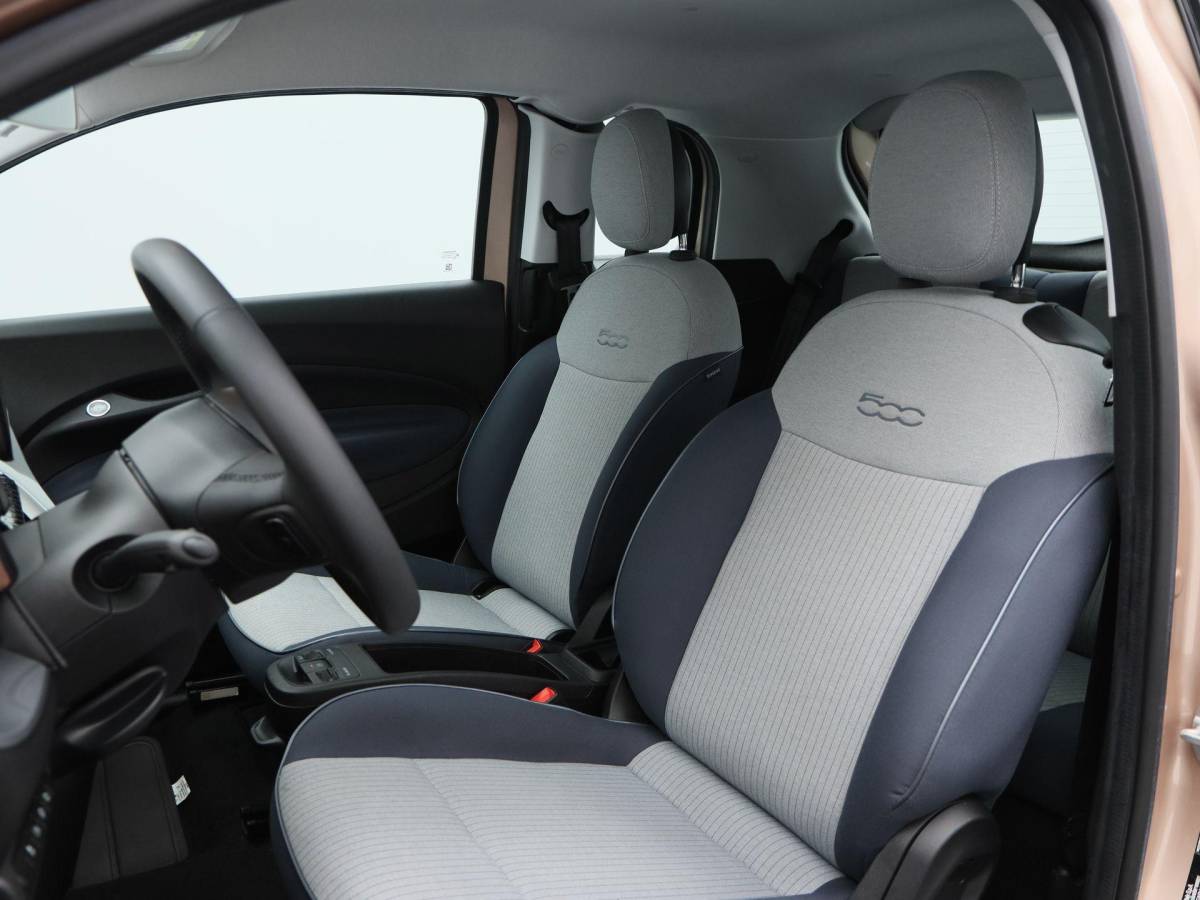 Fiat 500 Fiat 500 3+1 Icon 42 kWh | Navigatie | Climate Controle | 17 Inch | Parkeersensoren | Bluetooth | 40.959 Km!!