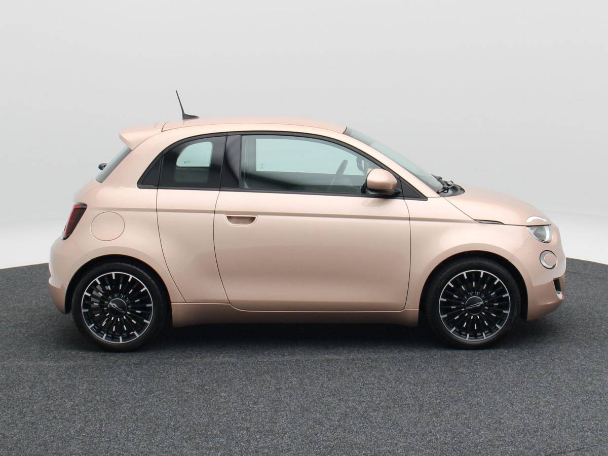 Fiat 500 Fiat 500 3+1 Icon 42 kWh | Navigatie | Climate Controle | 17 Inch | Parkeersensoren | Bluetooth | 40.959 Km!!