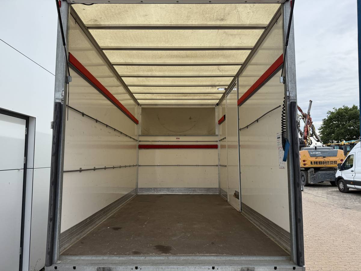 Iveco Daily Iveco Daily 35C16 3.0 160PK Bakwagen Laadklep Zijdeur Camera Climate Control Bluetooth Luchtgeveerde stoel Meubelbak Koffer