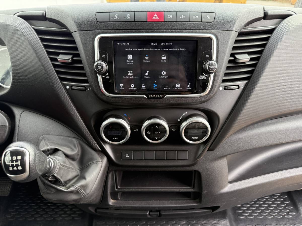 Iveco Daily Iveco Daily 35C16 3.0 160PK Bakwagen Laadklep Zijdeur Camera Climate Control Bluetooth Luchtgeveerde stoel Meubelbak Koffer