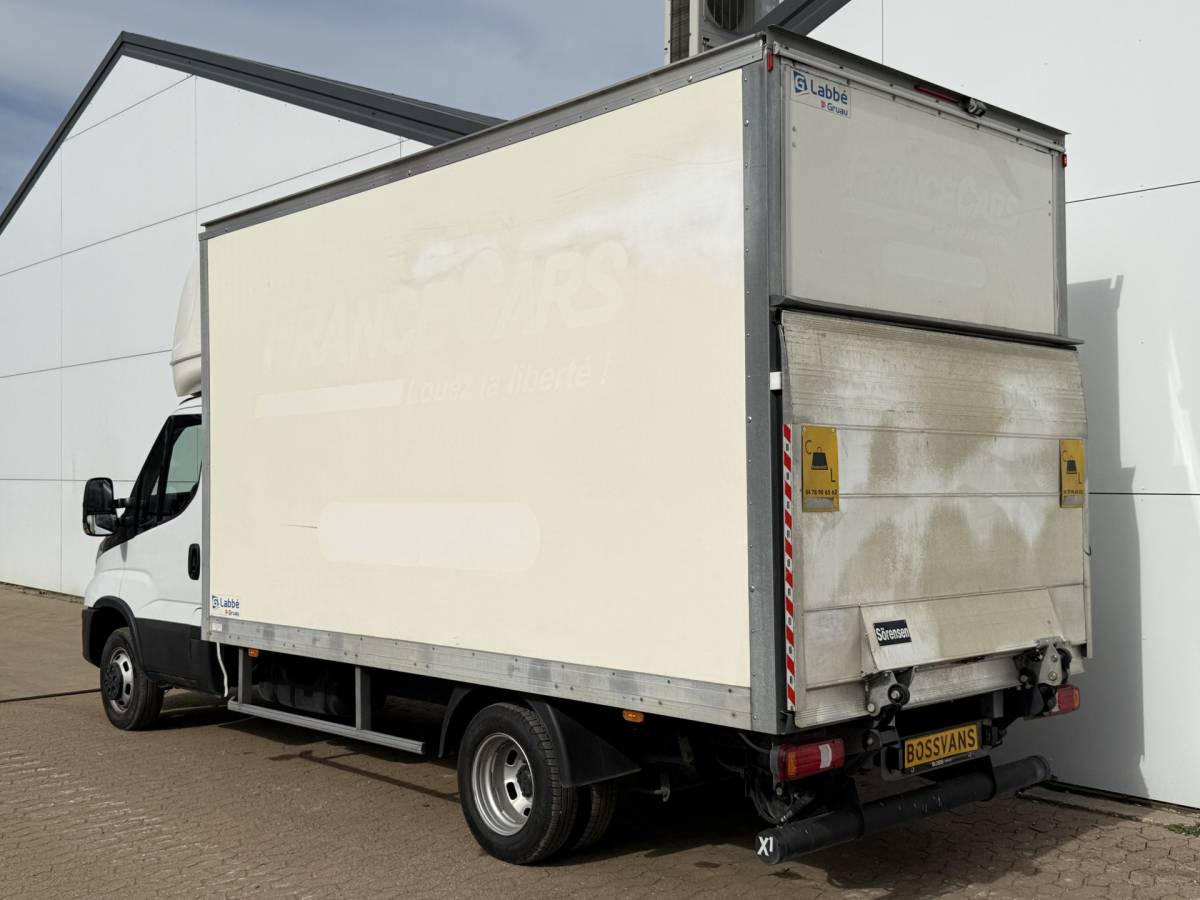 Iveco Daily Iveco Daily 35C16 3.0 160PK Bakwagen Laadklep Zijdeur Camera Climate Control Bluetooth Luchtgeveerde stoel Meubelbak Koffer