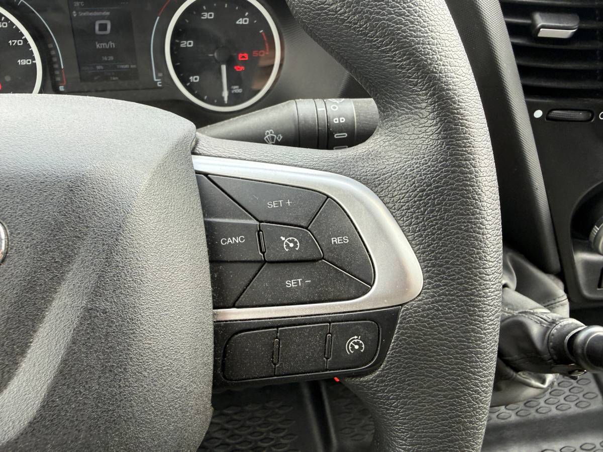 Iveco Daily Iveco Daily 35C16 3.0 160PK Bakwagen Laadklep Zijdeur Camera Climate Control Bluetooth Luchtgeveerde stoel Meubelbak Koffer