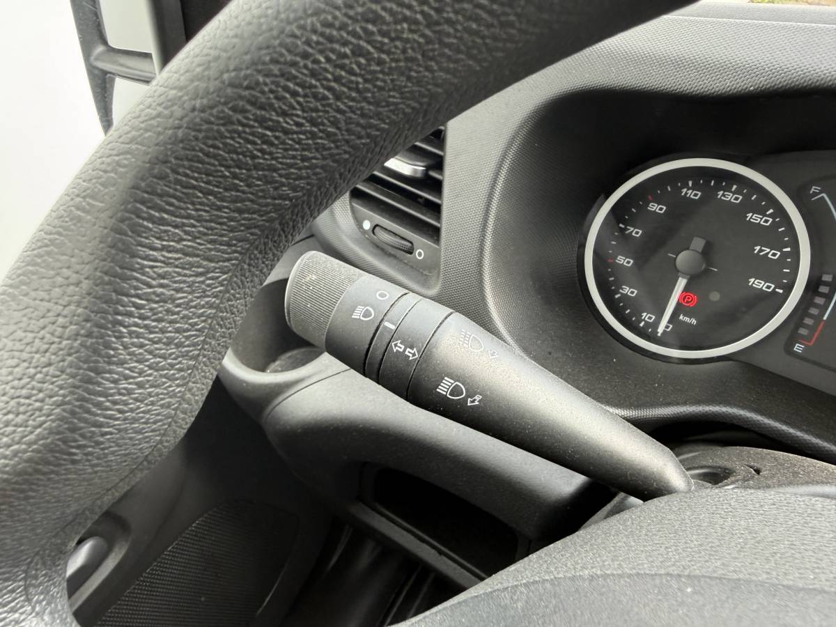 Iveco Daily Iveco Daily 35C16 3.0 160PK Bakwagen Laadklep Zijdeur Camera Climate Control Bluetooth Luchtgeveerde stoel Meubelbak Koffer
