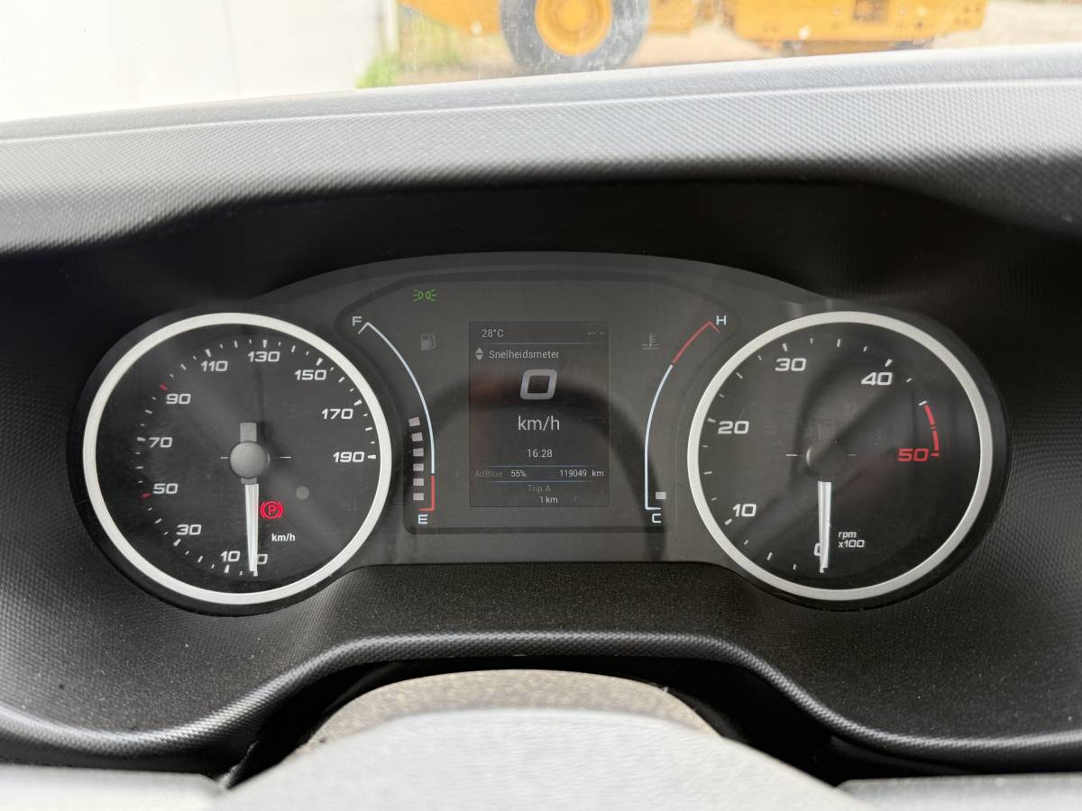 Iveco Daily Iveco Daily 35C16 3.0 160PK Bakwagen Laadklep Zijdeur Camera Climate Control Bluetooth Luchtgeveerde stoel Meubelbak Koffer