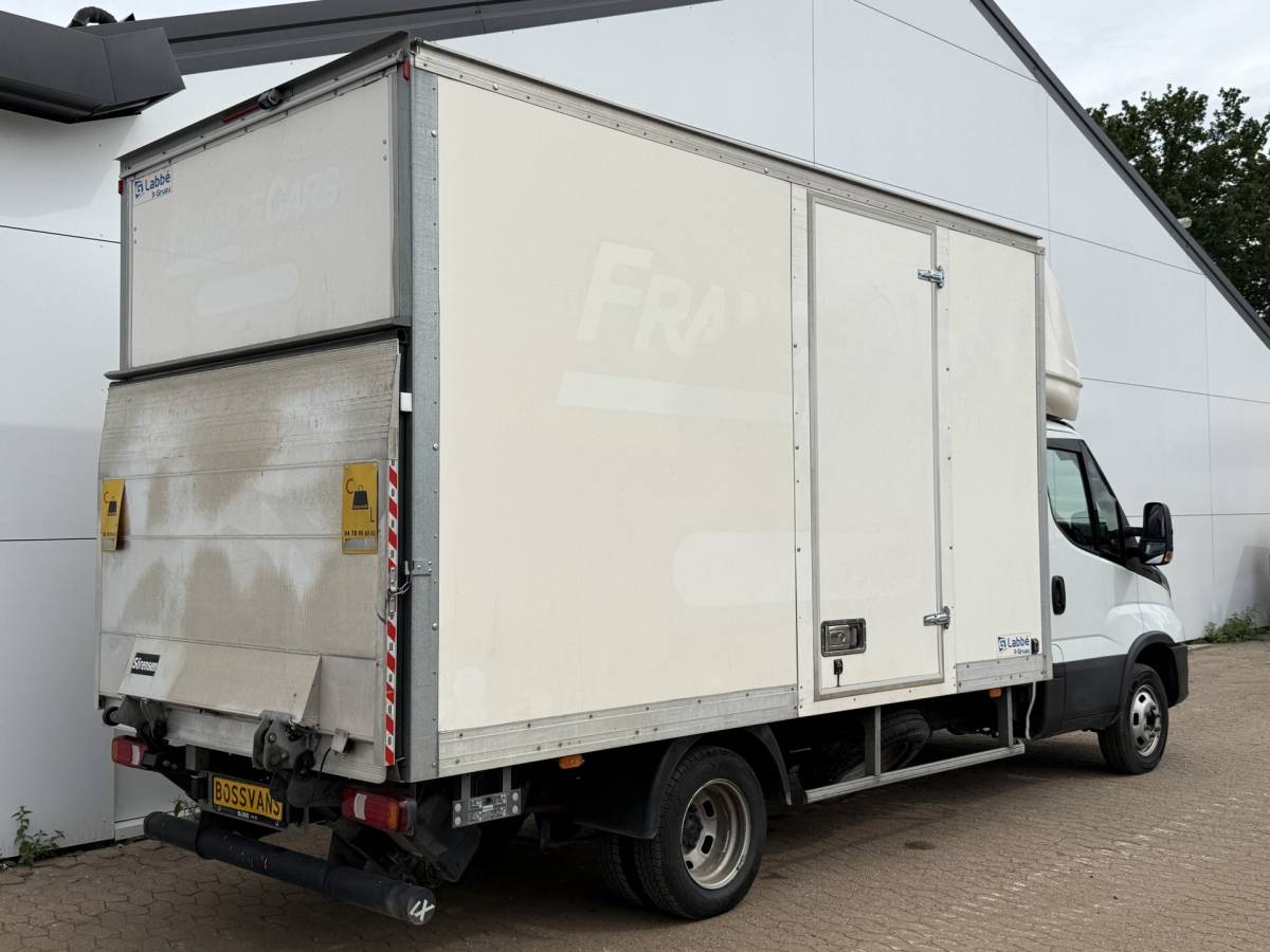 Iveco Daily Iveco Daily 35C16 3.0 160PK Bakwagen Laadklep Zijdeur Camera Climate Control Bluetooth Luchtgeveerde stoel Meubelbak Koffer