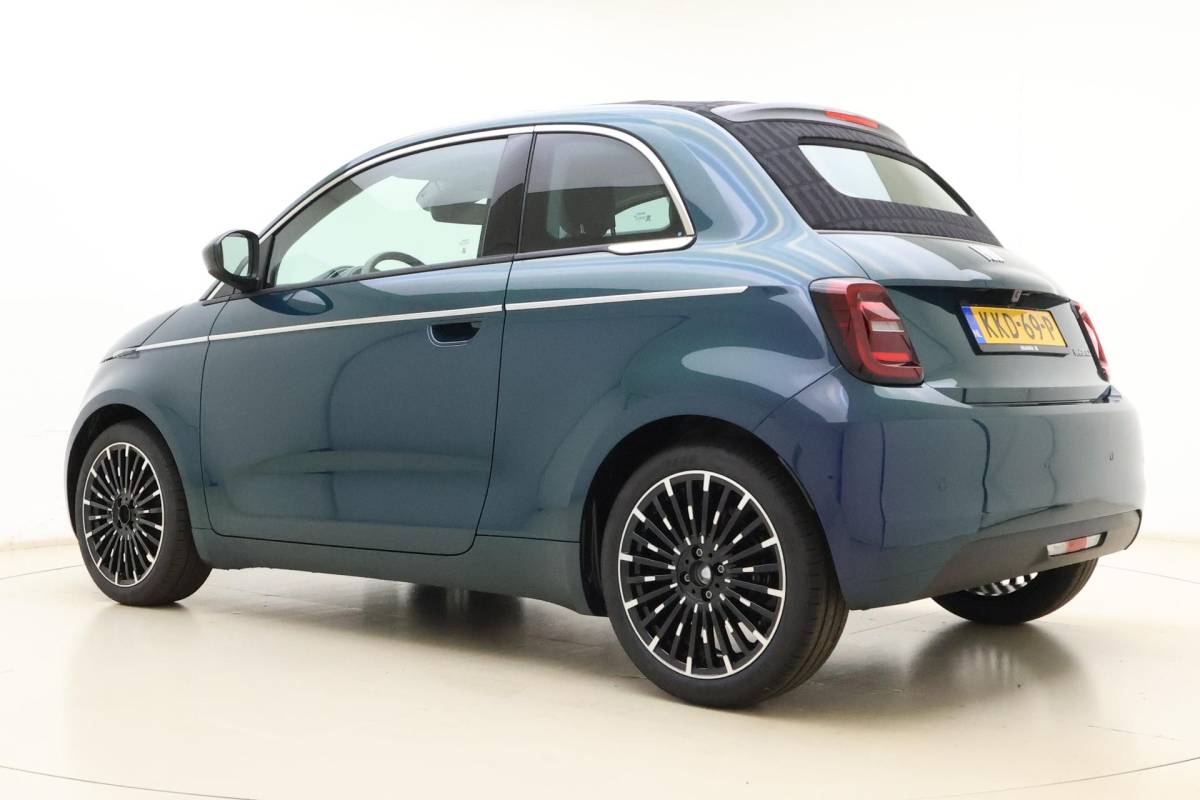 Fiat 500 Fiat 500 1.0 Hybrid La Prima | Cabrio | Lederen bekleding | Keyless | Camera | Cruise control | Lichtmetalen velgen | Navigatie | Draadloze apple carplay/android auto | JBL audio