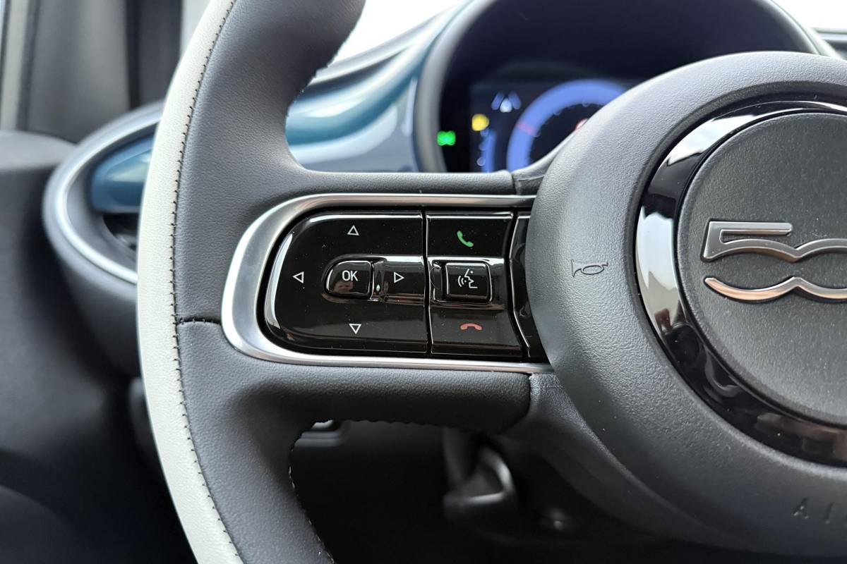 Fiat 500 Fiat 500 1.0 Hybrid La Prima | Cabrio | Lederen bekleding | Keyless | Camera | Cruise control | Lichtmetalen velgen | Navigatie | Draadloze apple carplay/android auto | JBL audio