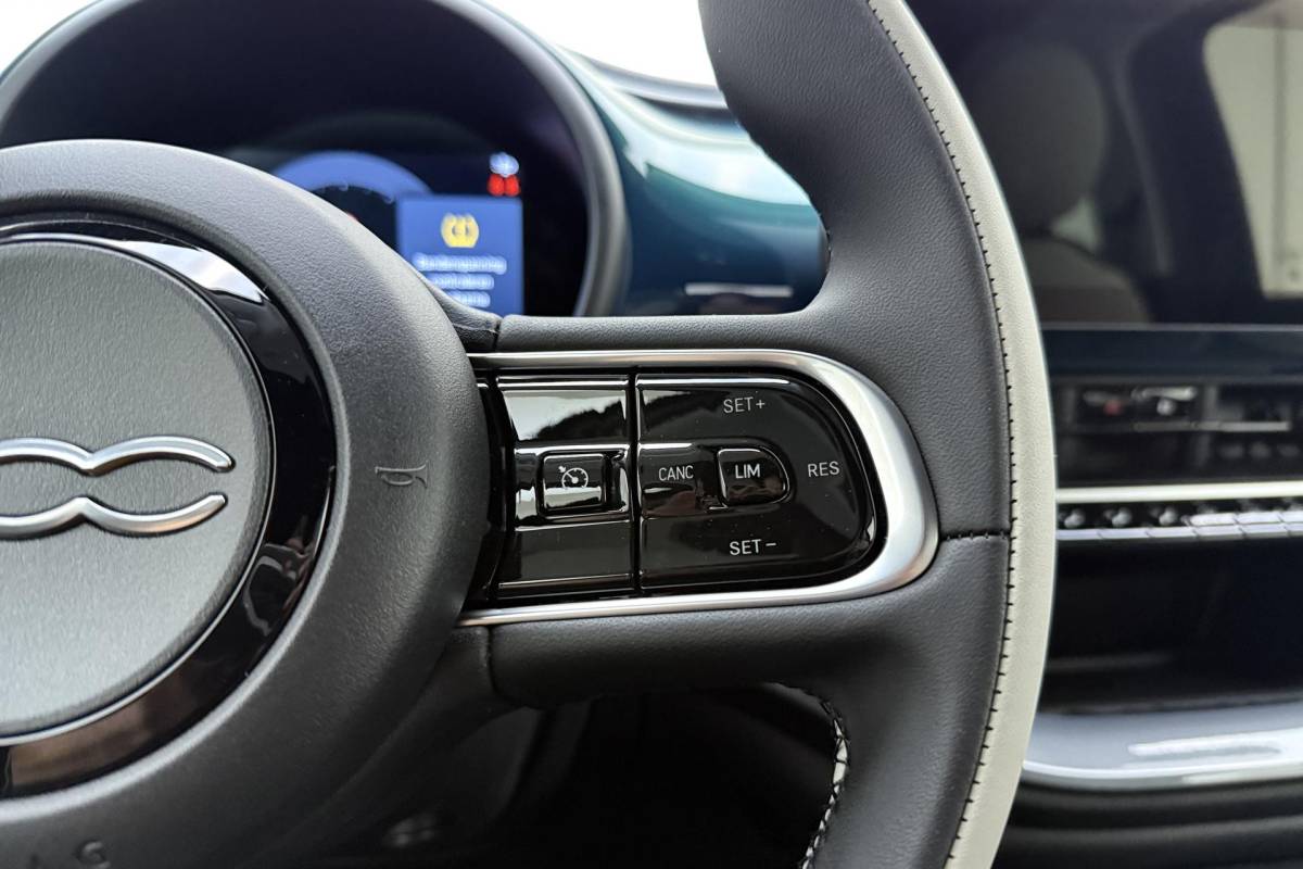 Fiat 500 Fiat 500 1.0 Hybrid La Prima | Cabrio | Lederen bekleding | Keyless | Camera | Cruise control | Lichtmetalen velgen | Navigatie | Draadloze apple carplay/android auto | JBL audio