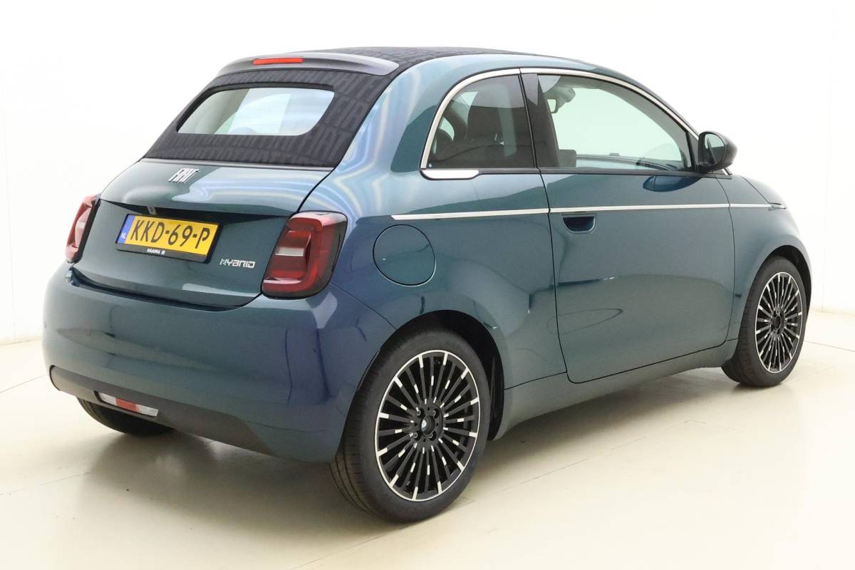 Fiat 500 Fiat 500 1.0 Hybrid La Prima | Cabrio | Lederen bekleding | Keyless | Camera | Cruise control | Lichtmetalen velgen | Navigatie | Draadloze apple carplay/android auto | JBL audio
