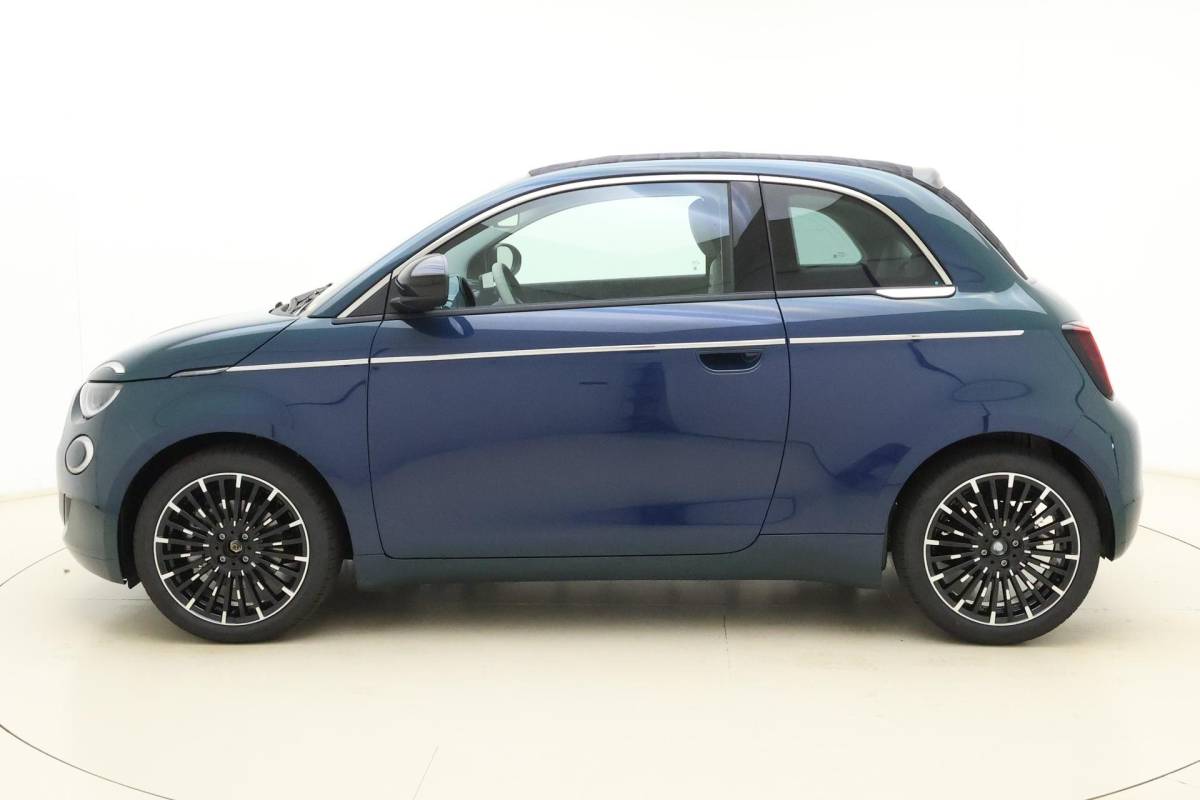 Fiat 500 Fiat 500 1.0 Hybrid La Prima | Cabrio | Lederen bekleding | Keyless | Camera | Cruise control | Lichtmetalen velgen | Navigatie | Draadloze apple carplay/android auto | JBL audio