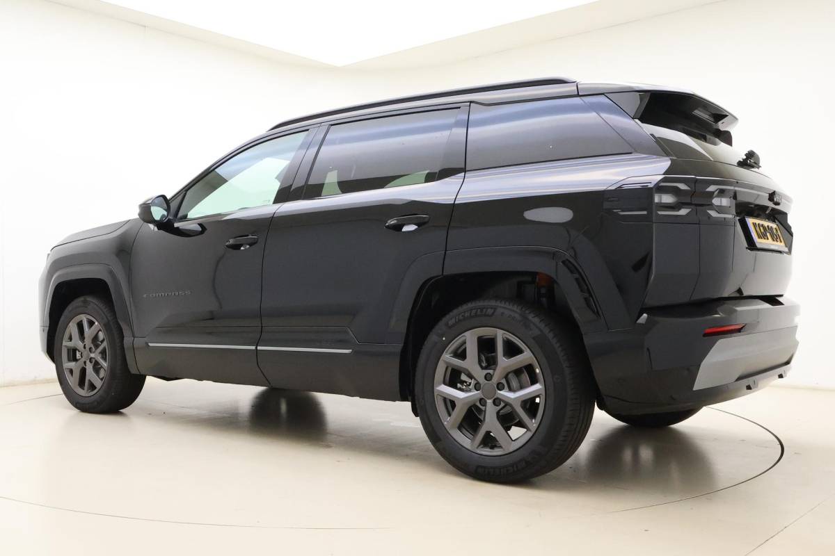Jeep Compass Jeep Compass 1.2 e-Hybrid First Edition | LED matrix verlichting | Panoramadak | Drive assist | Focal audio | Massage stoelen | Stoel ventilatie/verwarming | Camera’s rondom