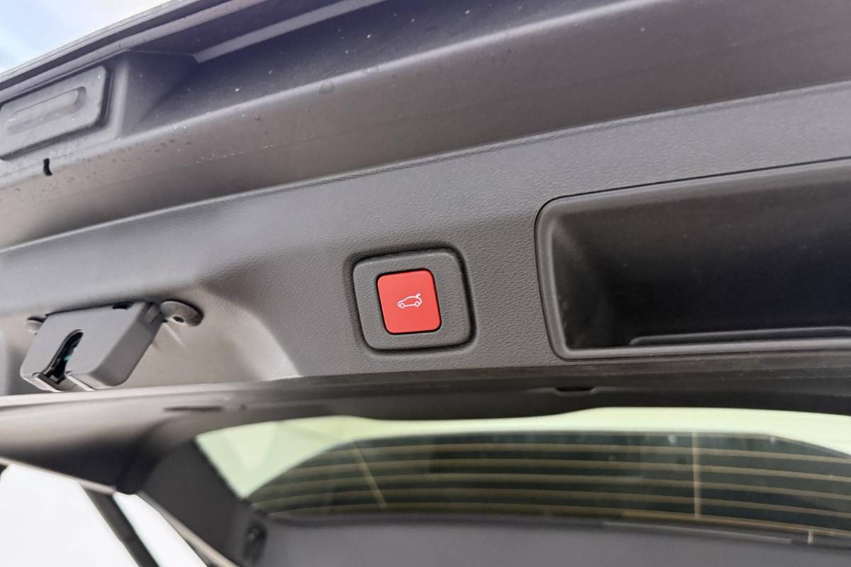 Jeep Compass Jeep Compass 1.2 e-Hybrid First Edition | LED matrix verlichting | Panoramadak | Drive assist | Focal audio | Massage stoelen | Stoel ventilatie/verwarming | Camera’s rondom