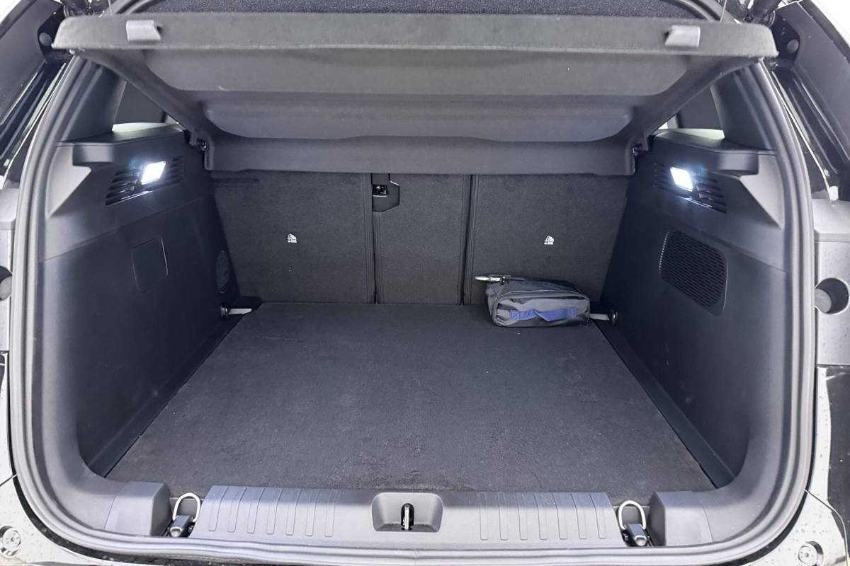 Jeep Compass Jeep Compass 1.2 e-Hybrid First Edition | LED matrix verlichting | Panoramadak | Drive assist | Focal audio | Massage stoelen | Stoel ventilatie/verwarming | Camera’s rondom