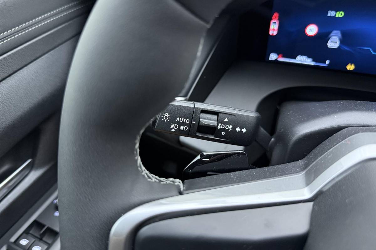 Jeep Compass Jeep Compass 1.2 e-Hybrid First Edition | LED matrix verlichting | Panoramadak | Drive assist | Focal audio | Massage stoelen | Stoel ventilatie/verwarming | Camera’s rondom
