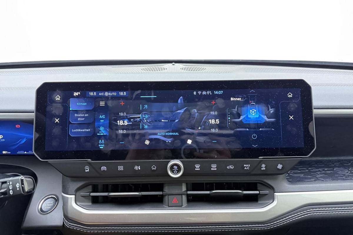 Jeep Compass Jeep Compass 1.2 e-Hybrid First Edition | LED matrix verlichting | Panoramadak | Drive assist | Focal audio | Massage stoelen | Stoel ventilatie/verwarming | Camera’s rondom