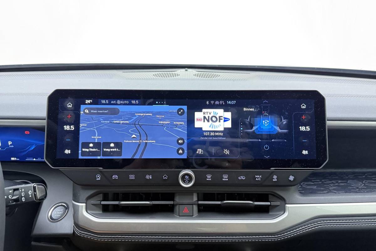 Jeep Compass Jeep Compass 1.2 e-Hybrid First Edition | LED matrix verlichting | Panoramadak | Drive assist | Focal audio | Massage stoelen | Stoel ventilatie/verwarming | Camera’s rondom