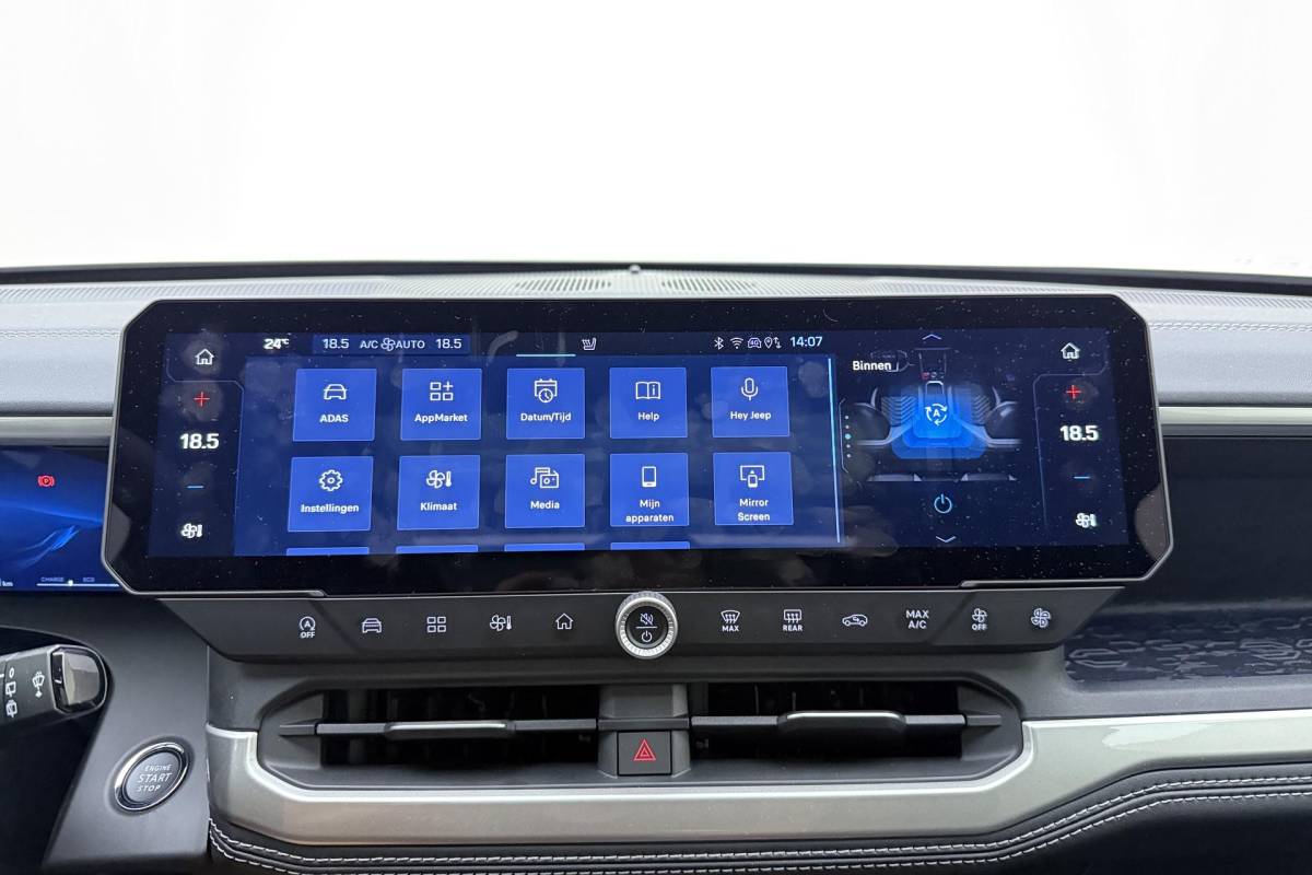 Jeep Compass Jeep Compass 1.2 e-Hybrid First Edition | LED matrix verlichting | Panoramadak | Drive assist | Focal audio | Massage stoelen | Stoel ventilatie/verwarming | Camera’s rondom