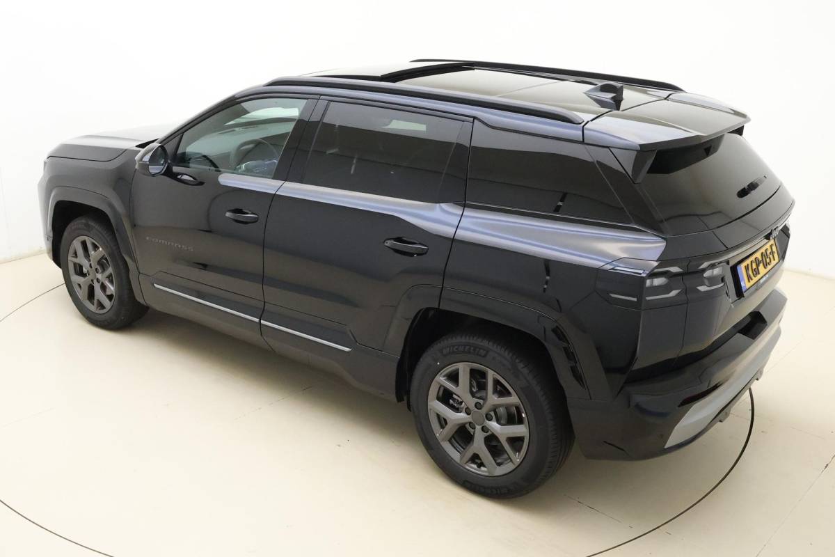 Jeep Compass Jeep Compass 1.2 e-Hybrid First Edition | LED matrix verlichting | Panoramadak | Drive assist | Focal audio | Massage stoelen | Stoel ventilatie/verwarming | Camera’s rondom