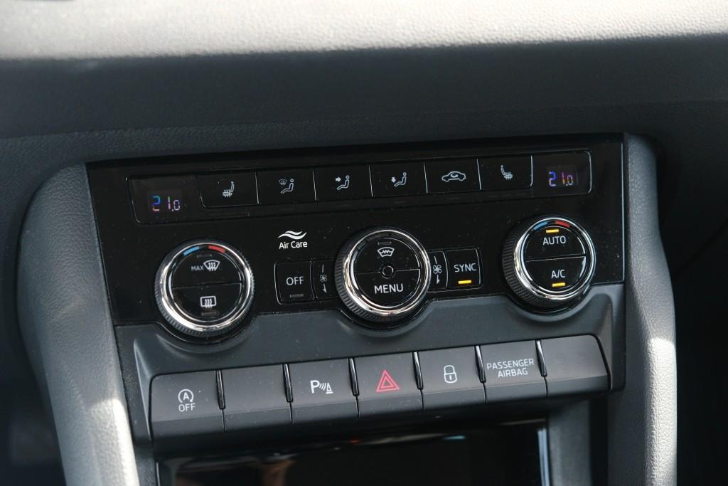 Škoda Karoq Skoda Karoq 1.5 TSi ACT 150pk DSG Style Business | Navi | App Connect | Climate | Adaptive Cruise | Keyless | Winter Pakket | Trekhaak