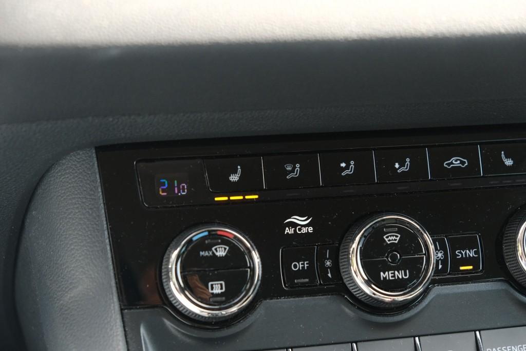 Škoda Karoq Skoda Karoq 1.5 TSi ACT 150pk DSG Style Business | Navi | App Connect | Climate | Adaptive Cruise | Keyless | Winter Pakket | Trekhaak